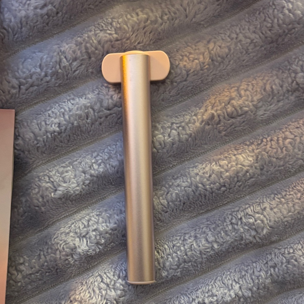 LED Light Therapy Mask with Skincare Wand - Picture 12 of 12